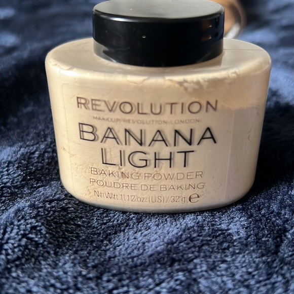 Makeup revolution baking powder - Picture 2 of 3